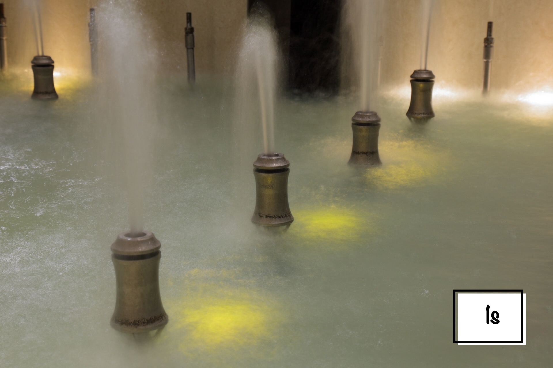 Das Bild zeigt einen Brunnen fotografiert mit einer Verschlusszeit von 1s.